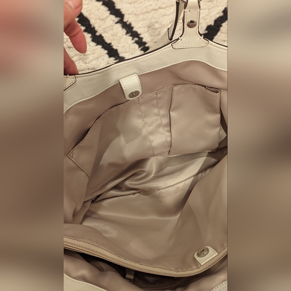 👜 NWOT COACH: № A1182-F16598 PERFORATED LEATHER CARRY ALL OFF- WHITE - Picture 4 of 5